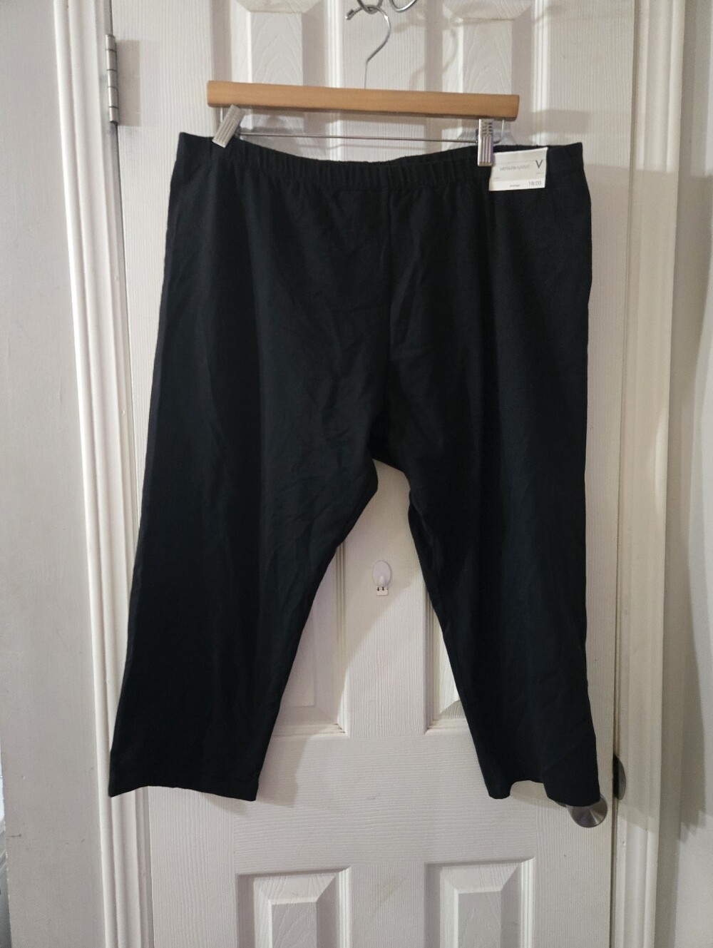 Nwt 18/20 Venezia knit capris black